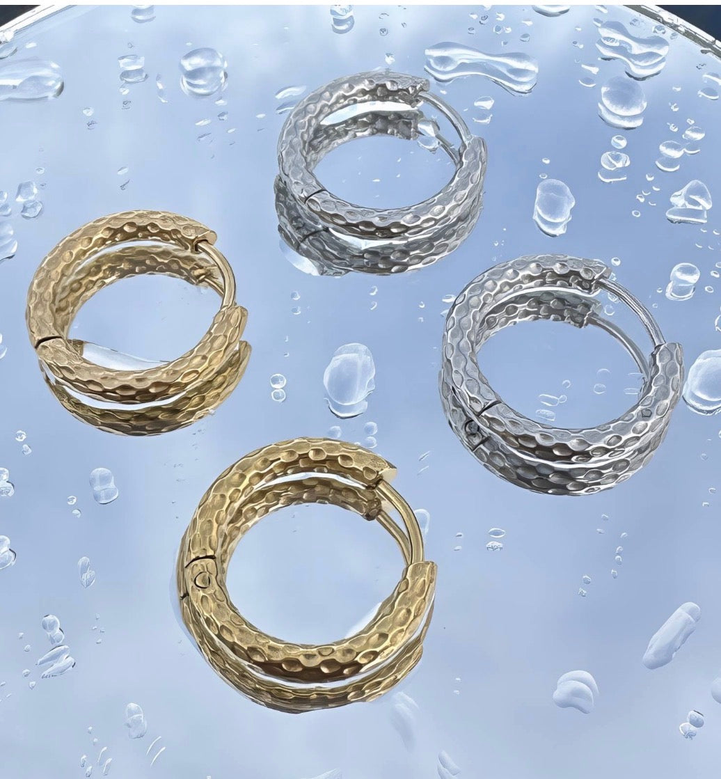 Stainless Steel Hammered Hoop Earrings (Silver)